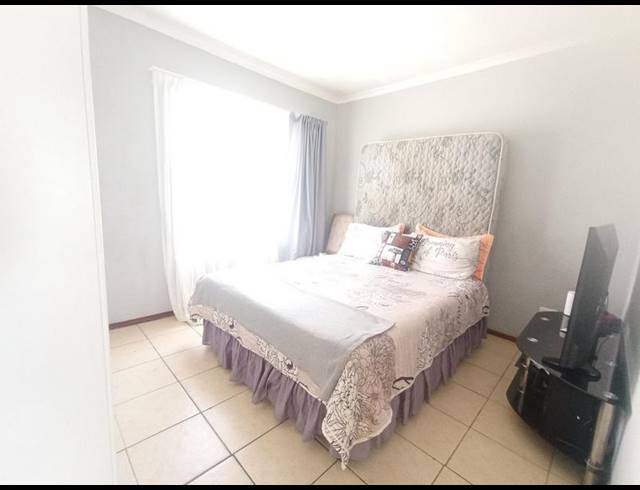 2 BEDROOM APARTMENT FOR SALE IN WILLOWBROOK